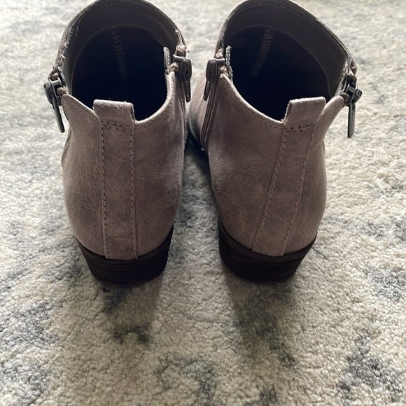 Woman’s Carlos Santana Booties - Picture 5 of 8